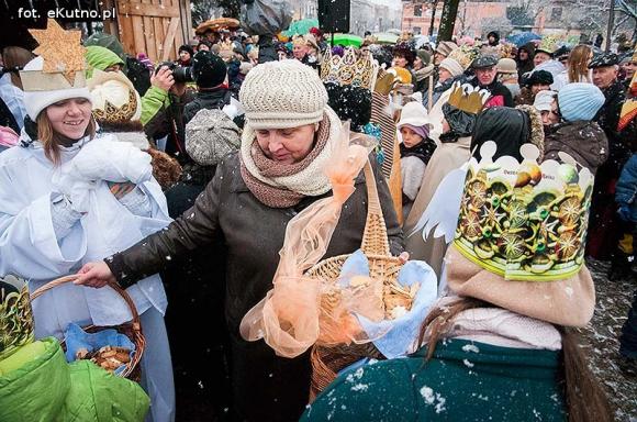 Pójdźmy wszyscy do stajenki... Manifestacja wiary w śnieżnej scenerii