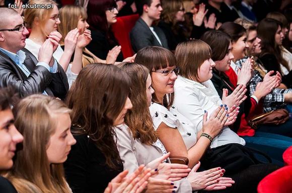Ujawnione tajemnice, włoskie kolędy i utalentowani uczniowie Dąbrowszczaka. Święto liceum z niespodziankami
