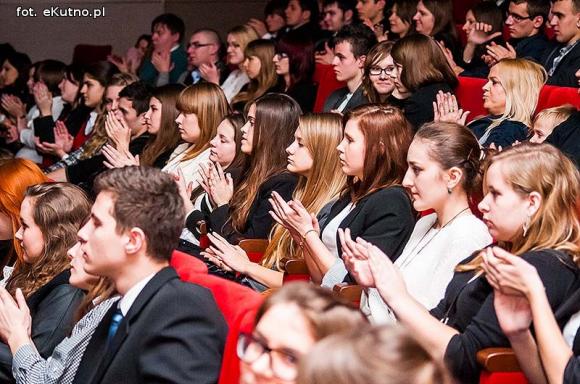 Ujawnione tajemnice, włoskie kolędy i utalentowani uczniowie Dąbrowszczaka. Święto liceum z niespodziankami