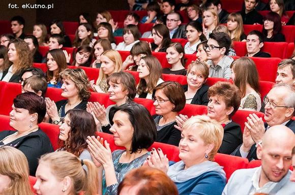 Ujawnione tajemnice, włoskie kolędy i utalentowani uczniowie Dąbrowszczaka. Święto liceum z niespodziankami