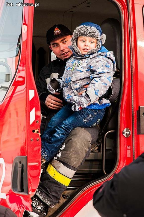 Prezentacja sprzętu i umiejętności strażaków