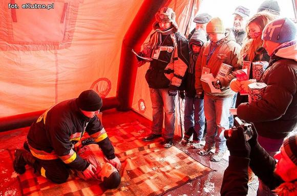 Prezentacja sprzętu i umiejętności strażaków