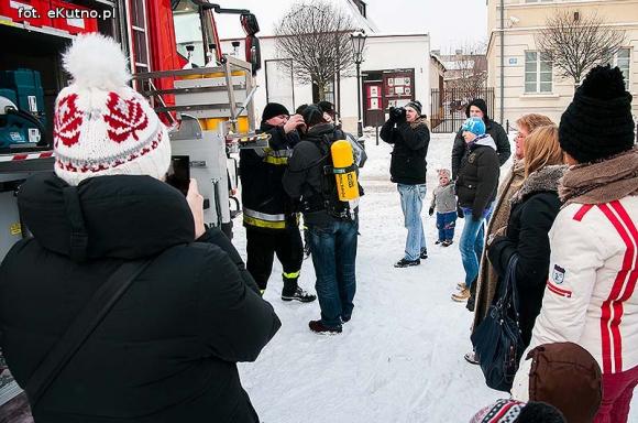 Prezentacja sprzętu i umiejętności strażaków