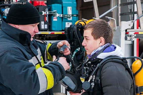 Prezentacja sprzętu i umiejętności strażaków