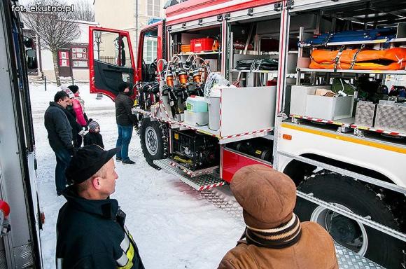 Prezentacja sprzętu i umiejętności strażaków