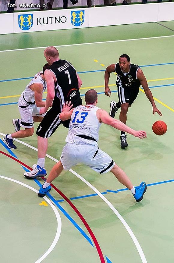 Tur(ów) za silny. AZS rozbity w Pucharze Polski Intermarché Basket Cup