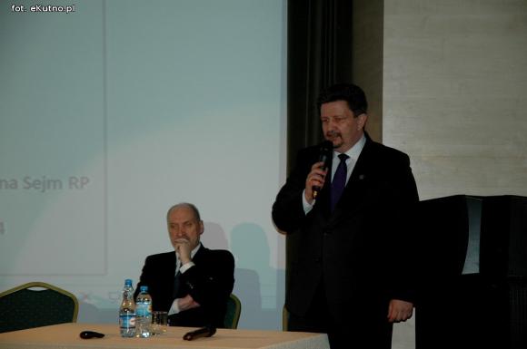 Antoni Macierewicz w Kutnie: Oni świetnie wiedzą, że kłamią. Państwo polskie na kolanach