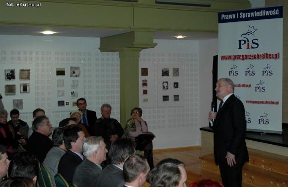 Antoni Macierewicz w Kutnie: Oni świetnie wiedzą, że kłamią. Państwo polskie na kolanach