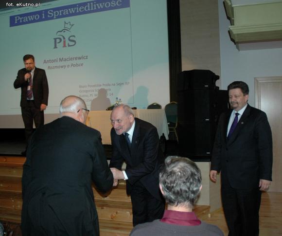 Antoni Macierewicz w Kutnie: Oni świetnie wiedzą, że kłamią. Państwo polskie na kolanach