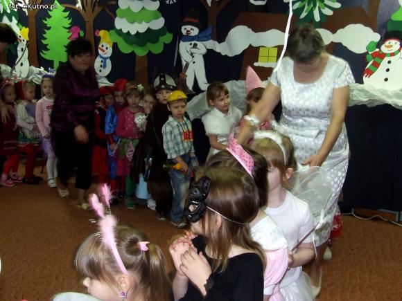 Bal w krainie bałwanków w rytmie Gangnam Style