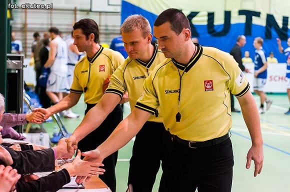 Rzuty za trzy nie wystarczyły. AZS przegrał z MOSiR-em Krosno