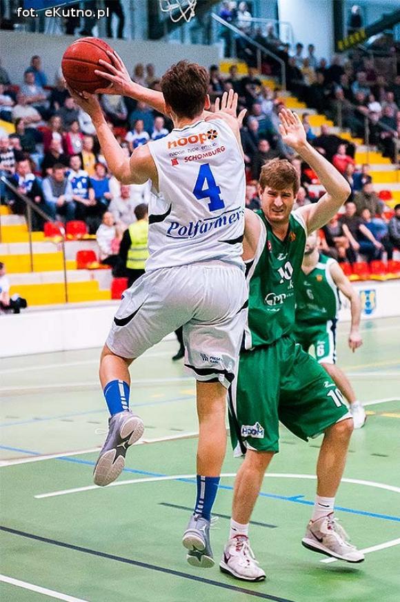 Rzuty za trzy nie wystarczyły. AZS przegrał z MOSiR-em Krosno