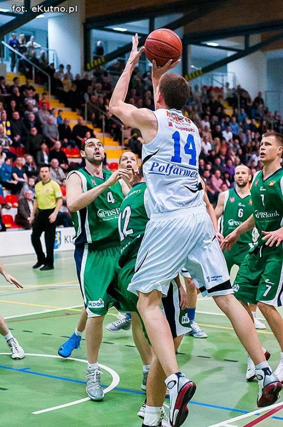 Rzuty za trzy nie wystarczyły. AZS przegrał z MOSiR-em Krosno