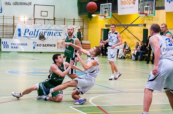 Rzuty za trzy nie wystarczyły. AZS przegrał z MOSiR-em Krosno