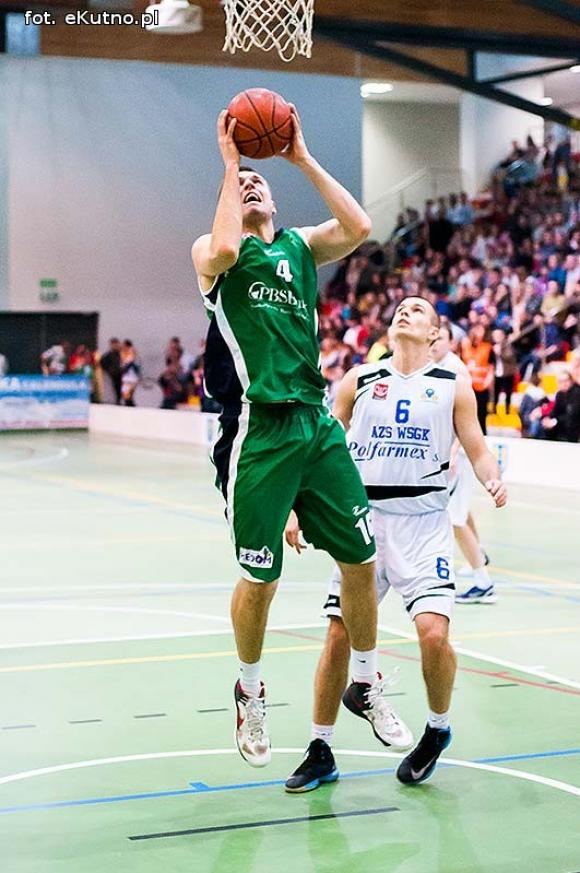 Rzuty za trzy nie wystarczyły. AZS przegrał z MOSiR-em Krosno