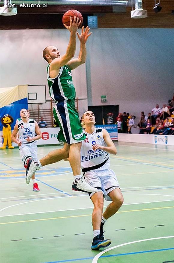 Rzuty za trzy nie wystarczyły. AZS przegrał z MOSiR-em Krosno