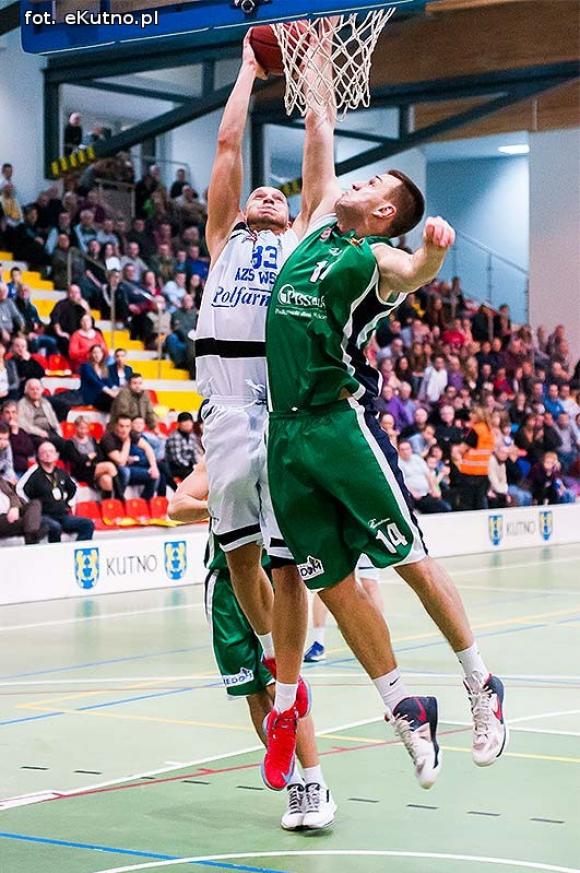 Rzuty za trzy nie wystarczyły. AZS przegrał z MOSiR-em Krosno