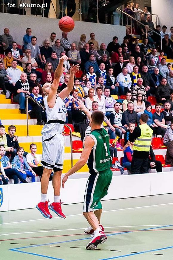 Rzuty za trzy nie wystarczyły. AZS przegrał z MOSiR-em Krosno