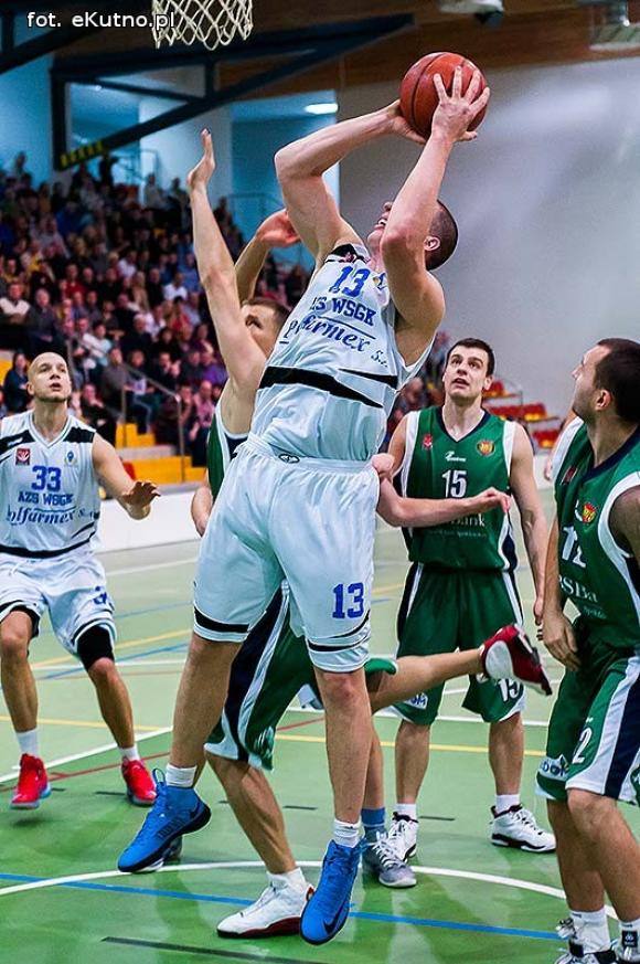 Rzuty za trzy nie wystarczyły. AZS przegrał z MOSiR-em Krosno