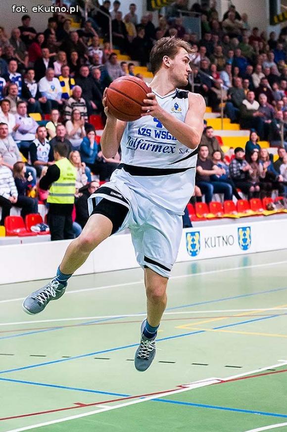 Rzuty za trzy nie wystarczyły. AZS przegrał z MOSiR-em Krosno