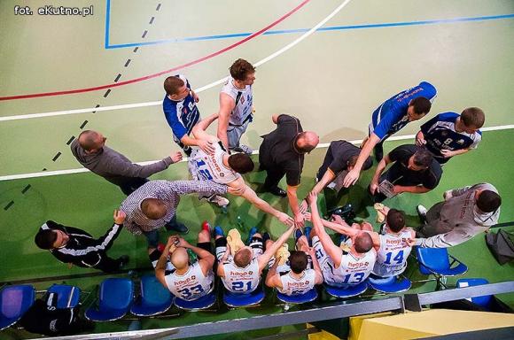 Rzuty za trzy nie wystarczyły. AZS przegrał z MOSiR-em Krosno