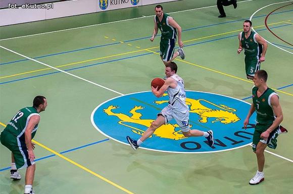 Rzuty za trzy nie wystarczyły. AZS przegrał z MOSiR-em Krosno