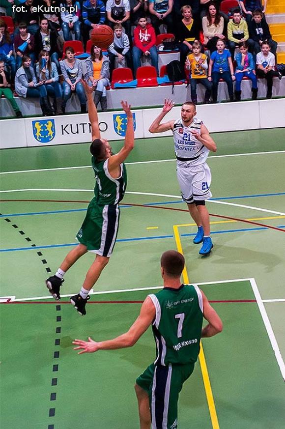 Rzuty za trzy nie wystarczyły. AZS przegrał z MOSiR-em Krosno