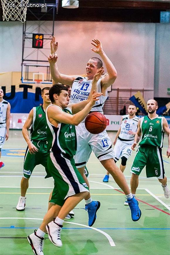 Rzuty za trzy nie wystarczyły. AZS przegrał z MOSiR-em Krosno