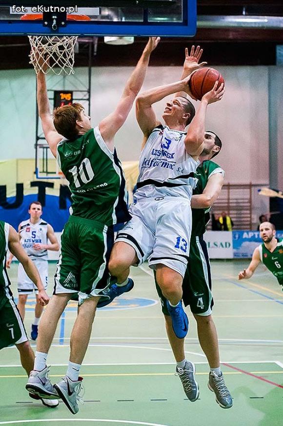 Rzuty za trzy nie wystarczyły. AZS przegrał z MOSiR-em Krosno