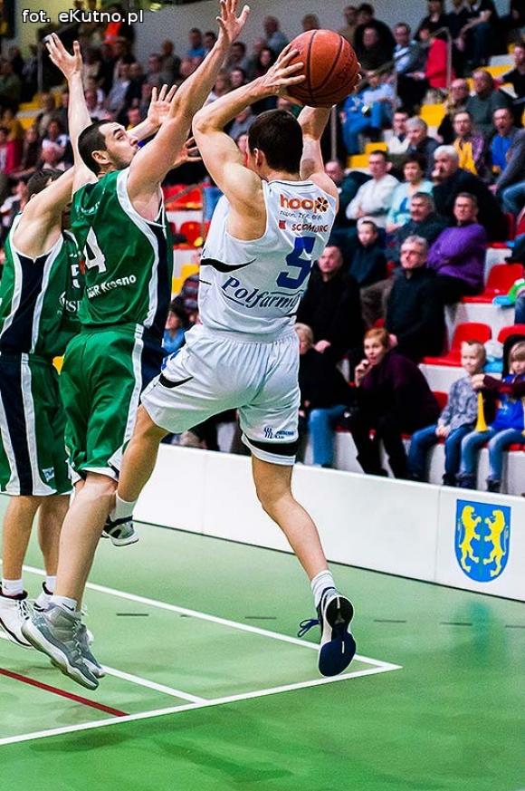 Rzuty za trzy nie wystarczyły. AZS przegrał z MOSiR-em Krosno