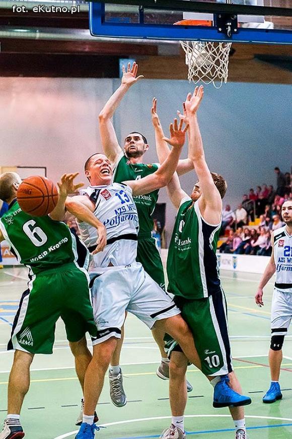 Rzuty za trzy nie wystarczyły. AZS przegrał z MOSiR-em Krosno