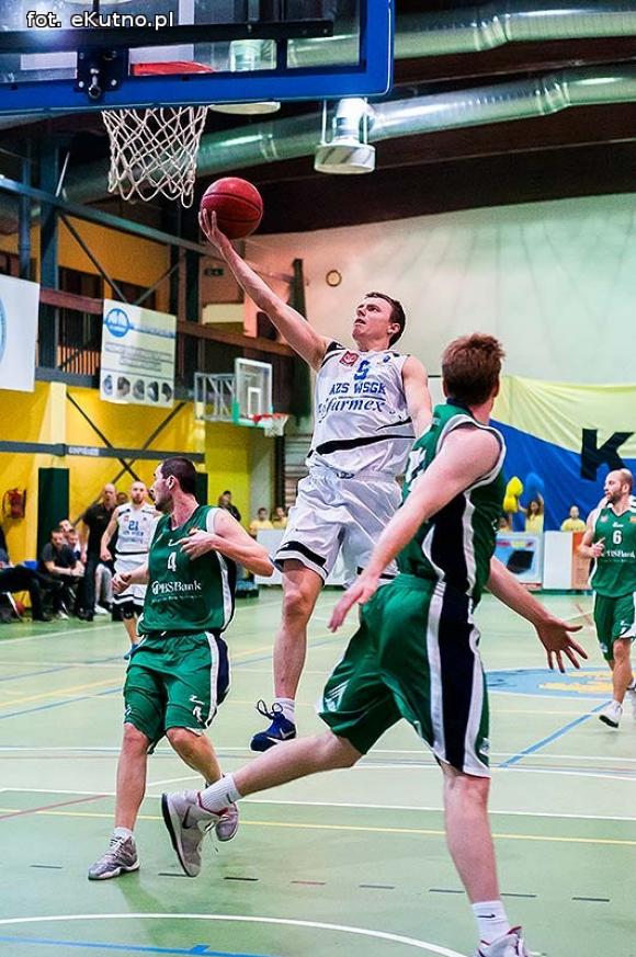 Rzuty za trzy nie wystarczyły. AZS przegrał z MOSiR-em Krosno
