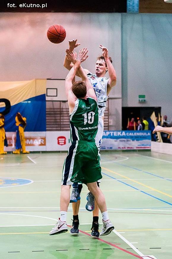 Rzuty za trzy nie wystarczyły. AZS przegrał z MOSiR-em Krosno