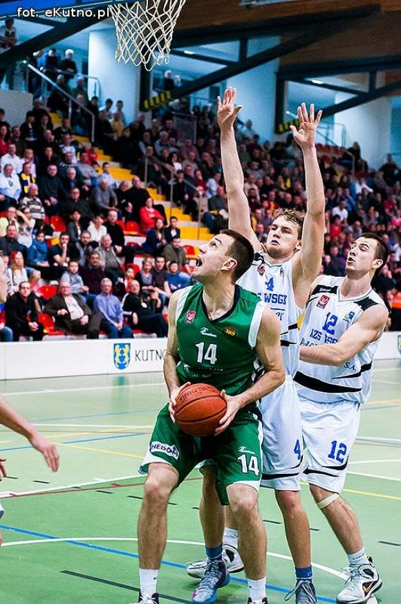Rzuty za trzy nie wystarczyły. AZS przegrał z MOSiR-em Krosno