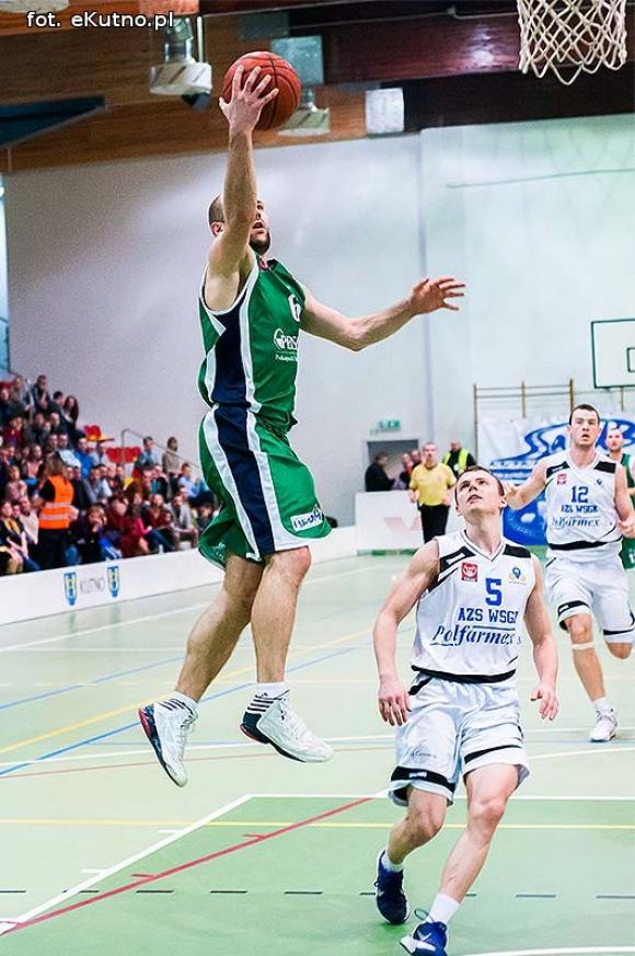 Rzuty za trzy nie wystarczyły. AZS przegrał z MOSiR-em Krosno