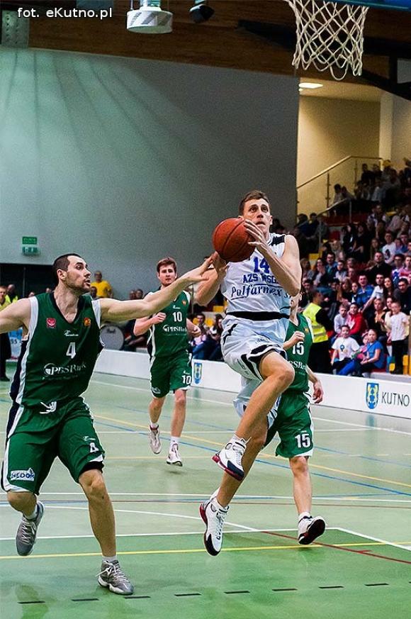 Rzuty za trzy nie wystarczyły. AZS przegrał z MOSiR-em Krosno