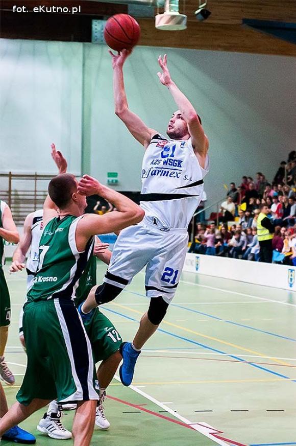 Rzuty za trzy nie wystarczyły. AZS przegrał z MOSiR-em Krosno