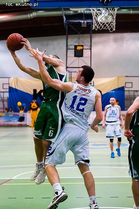 Rzuty za trzy nie wystarczyły. AZS przegrał z MOSiR-em Krosno
