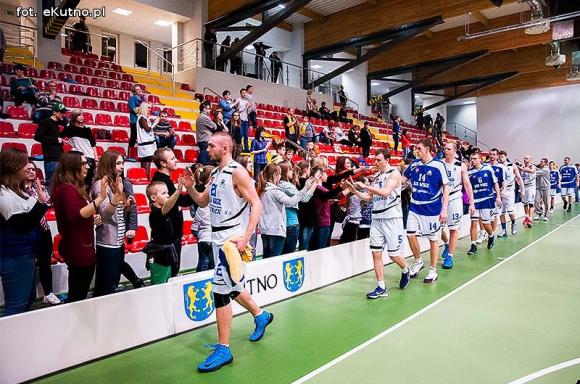 Rzuty za trzy nie wystarczyły. AZS przegrał z MOSiR-em Krosno