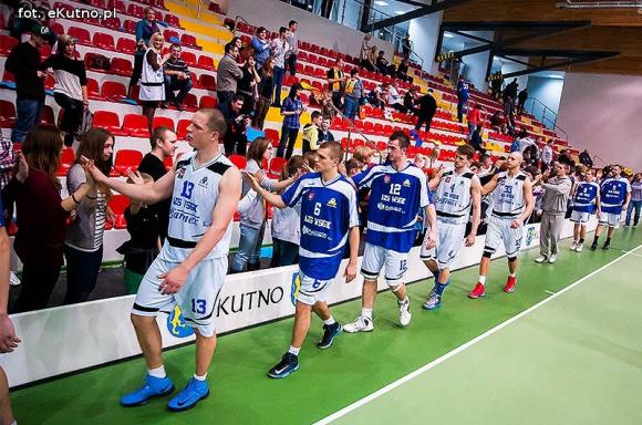 Rzuty za trzy nie wystarczyły. AZS przegrał z MOSiR-em Krosno