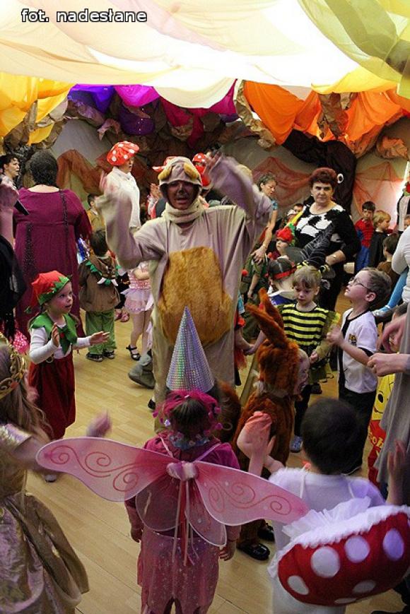 Jarzębinki bawiły się w bajkowym lesie