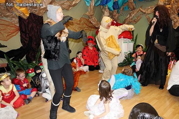 Jarzębinki bawiły się w bajkowym lesie