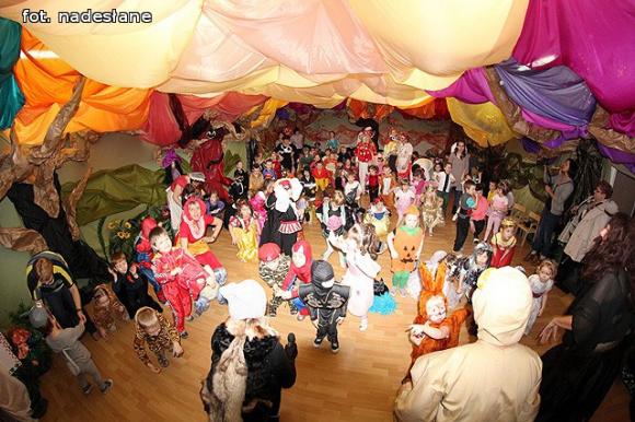 Jarzębinki bawiły się w bajkowym lesie