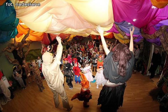 Jarzębinki bawiły się w bajkowym lesie