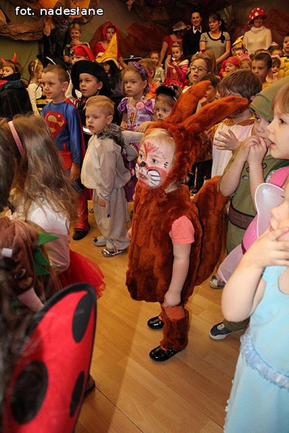 Jarzębinki bawiły się w bajkowym lesie