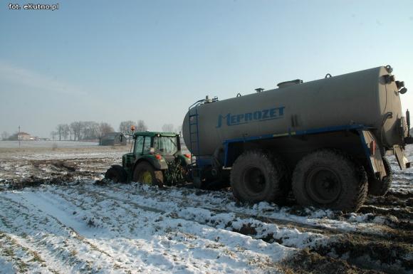Kursująca beczka osadów po powiecie kutnowskim. Dowód na polu?