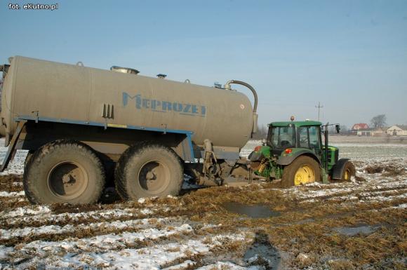 Kursująca beczka osadów po powiecie kutnowskim. Dowód na polu?