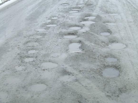 Szlakiem zniszczonych dróg powiatu kutnowskiego. Jak żyć panie wójcie? Mieszkańcy Kaszew proszą o nową drogę