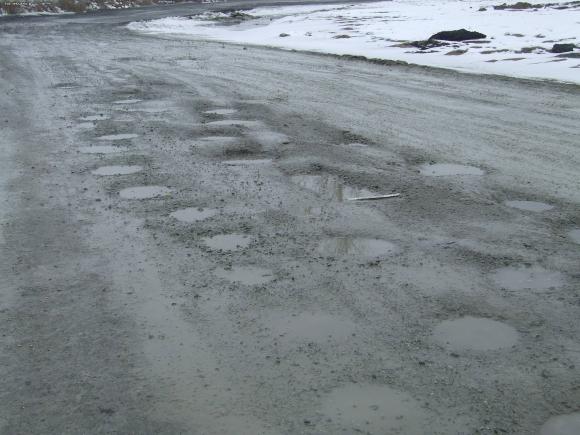 Szlakiem zniszczonych dróg powiatu kutnowskiego. Jak żyć panie wójcie? Mieszkańcy Kaszew proszą o nową drogę
