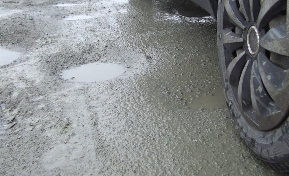 Szlakiem zniszczonych dróg powiatu kutnowskiego. Jak żyć panie wójcie? Mieszkańcy Kaszew proszą o nową drogę